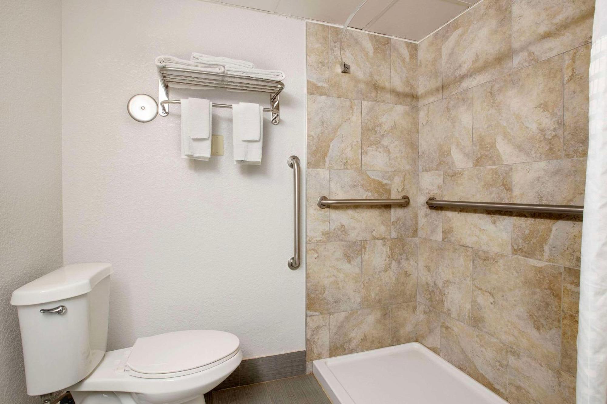 Quality At I-80 Inn 2*